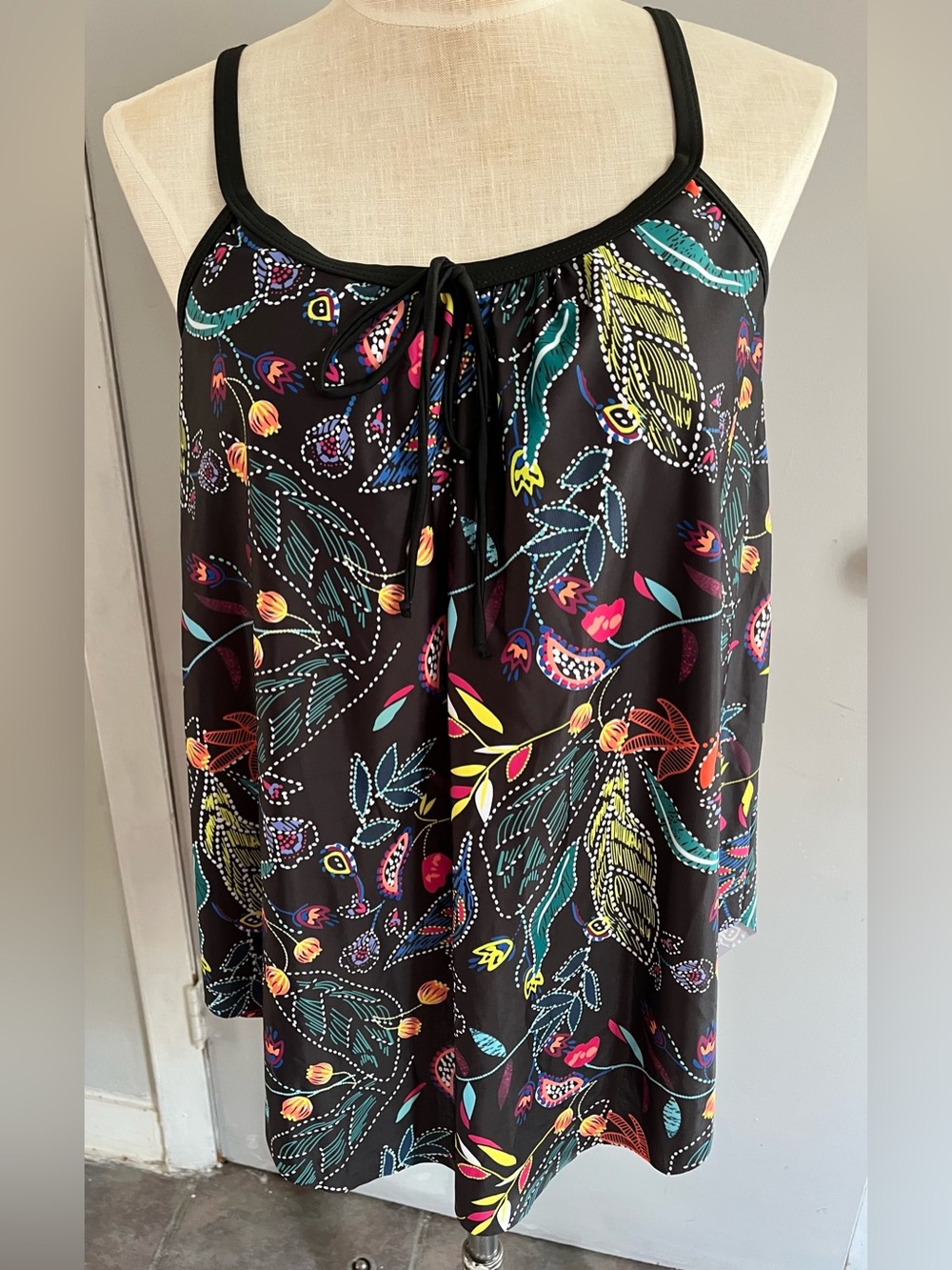 Tank swim, top free flowing attached bra/removable pads, size medium/floral